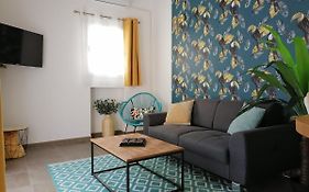 Les toucans sous le clocher. Appartement, terrasse et spa.